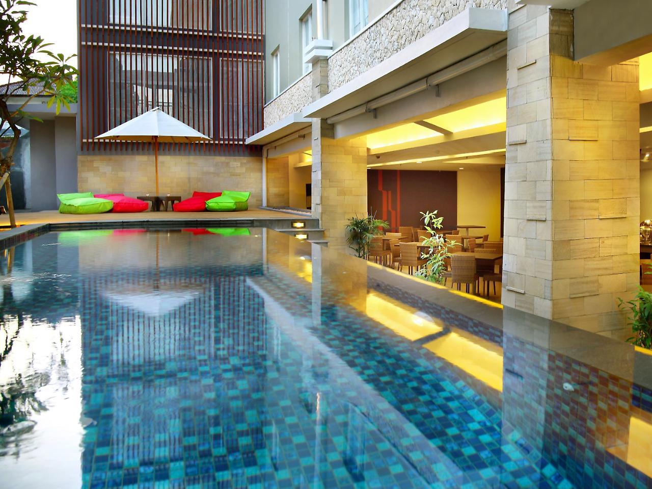 Primera Hotel Seminyak Exteriör bild